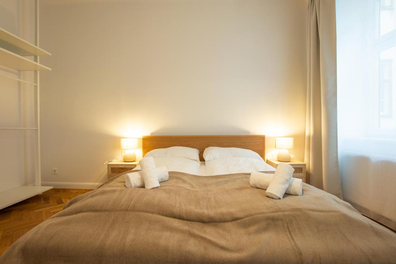 Chic 94M2 Apartment With A King-Size Bed Bécs Kültér fotó